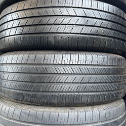 Set Of Tires (4) 225-65-17 Michelin