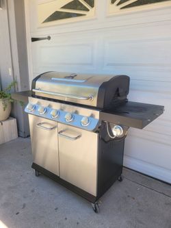 Dyna-Glo 5-Burner BBQ Grill/ Asador