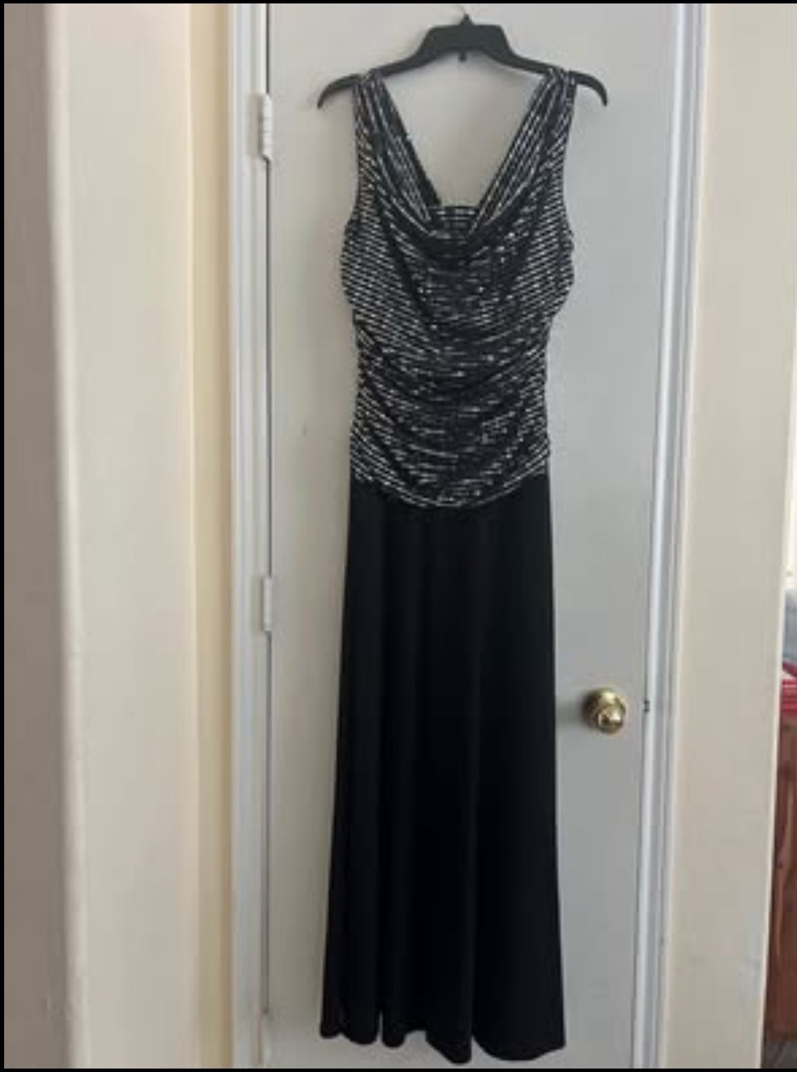 R&M Richards Black and White Maxi Dress. Size: 16