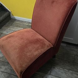Slipper accent chair