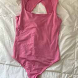 Also A Bodysuit Pink From Hollister Size M.