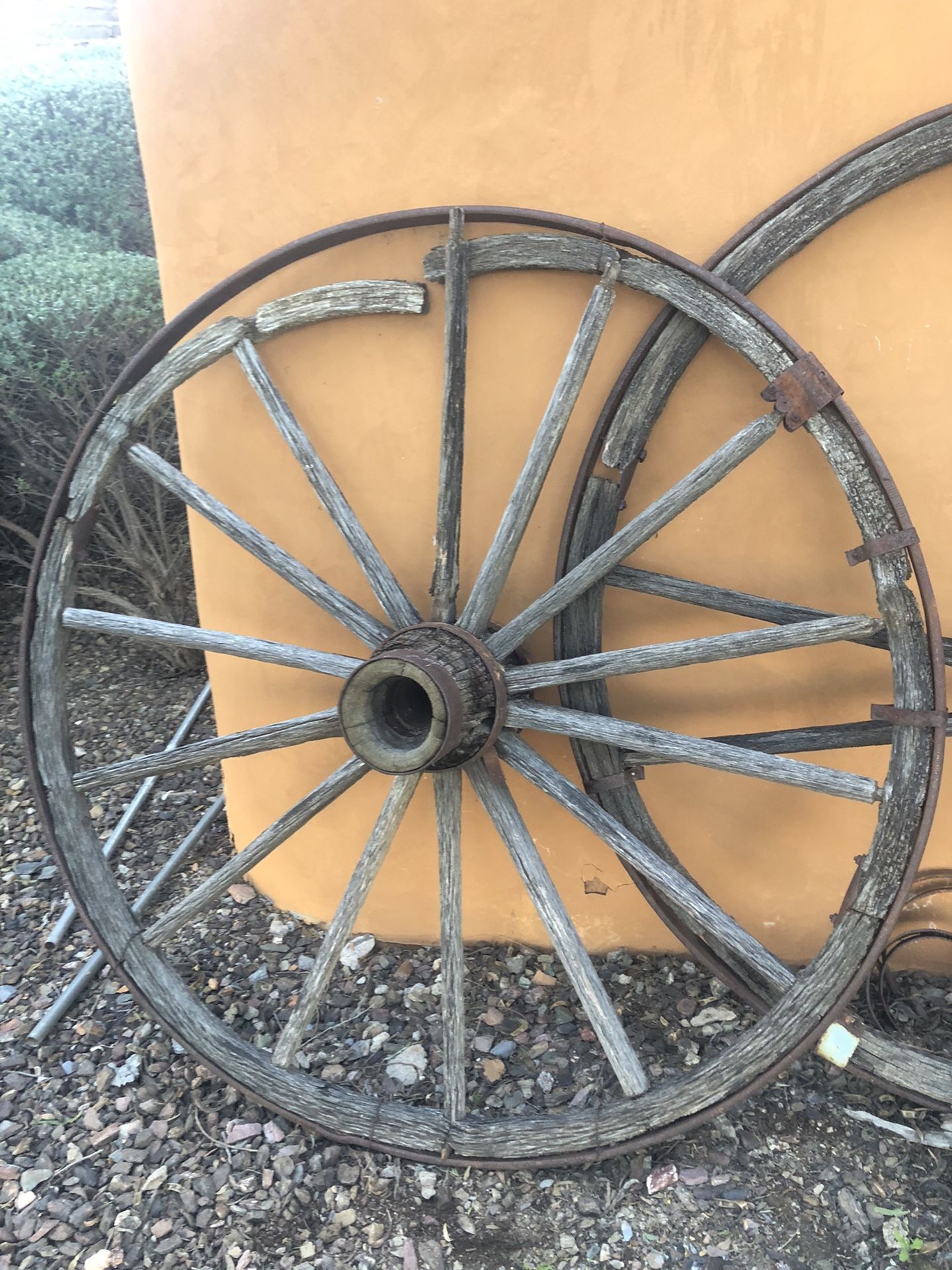 Rustic and Distressed Wagon Wheel for Sale in Cave Creek, AZ OfferUp