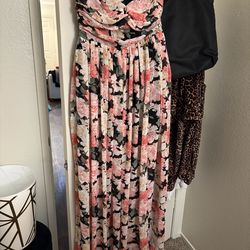 Women’s strapless flowy dress