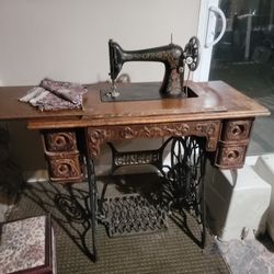 1910 Singer Sewing Machine