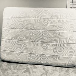 Queen Mattress 10 Inch, Deep Sleep Firm Mattress in great condition. 