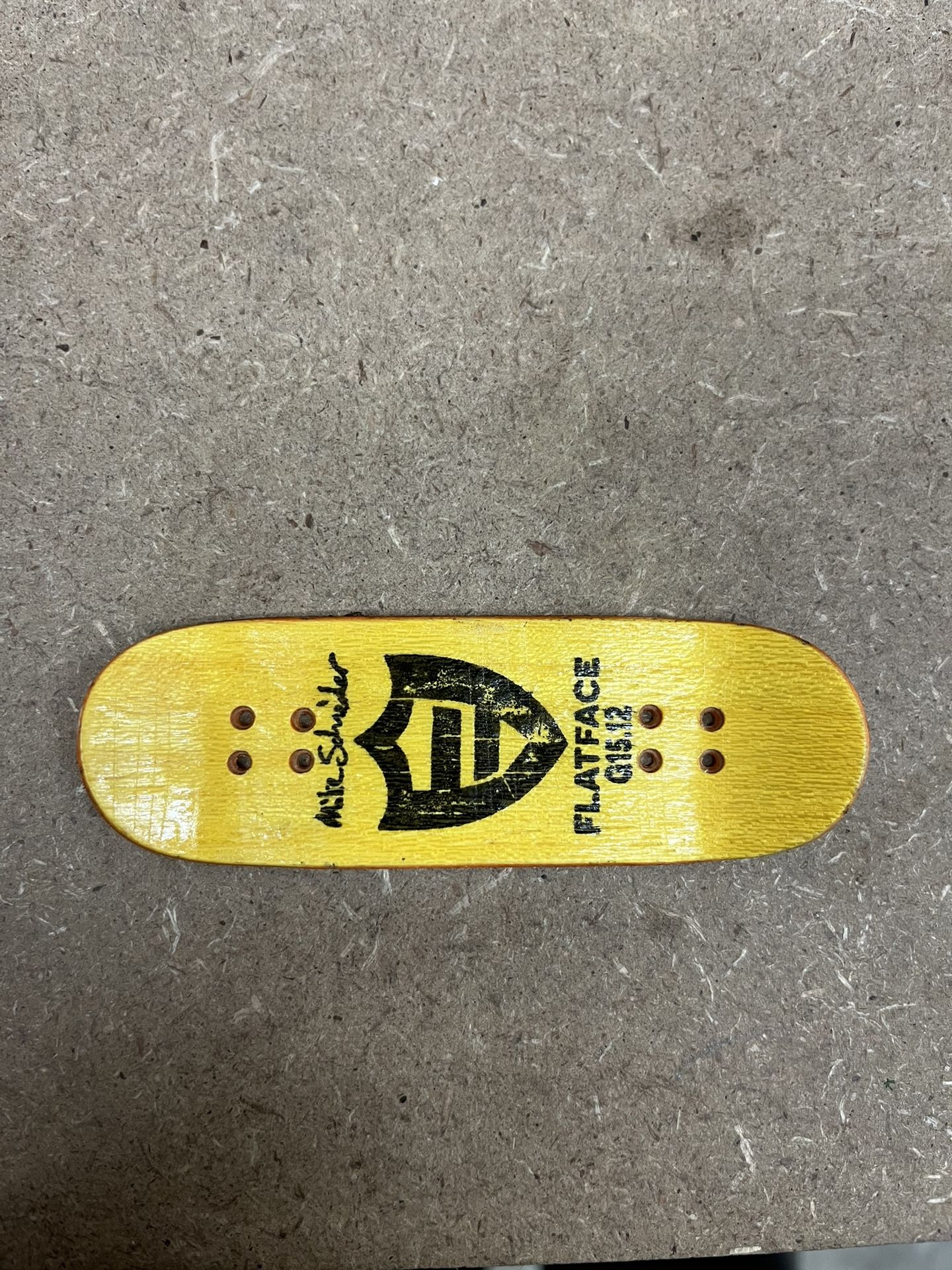 Flatface G15.12 Fibgerboard