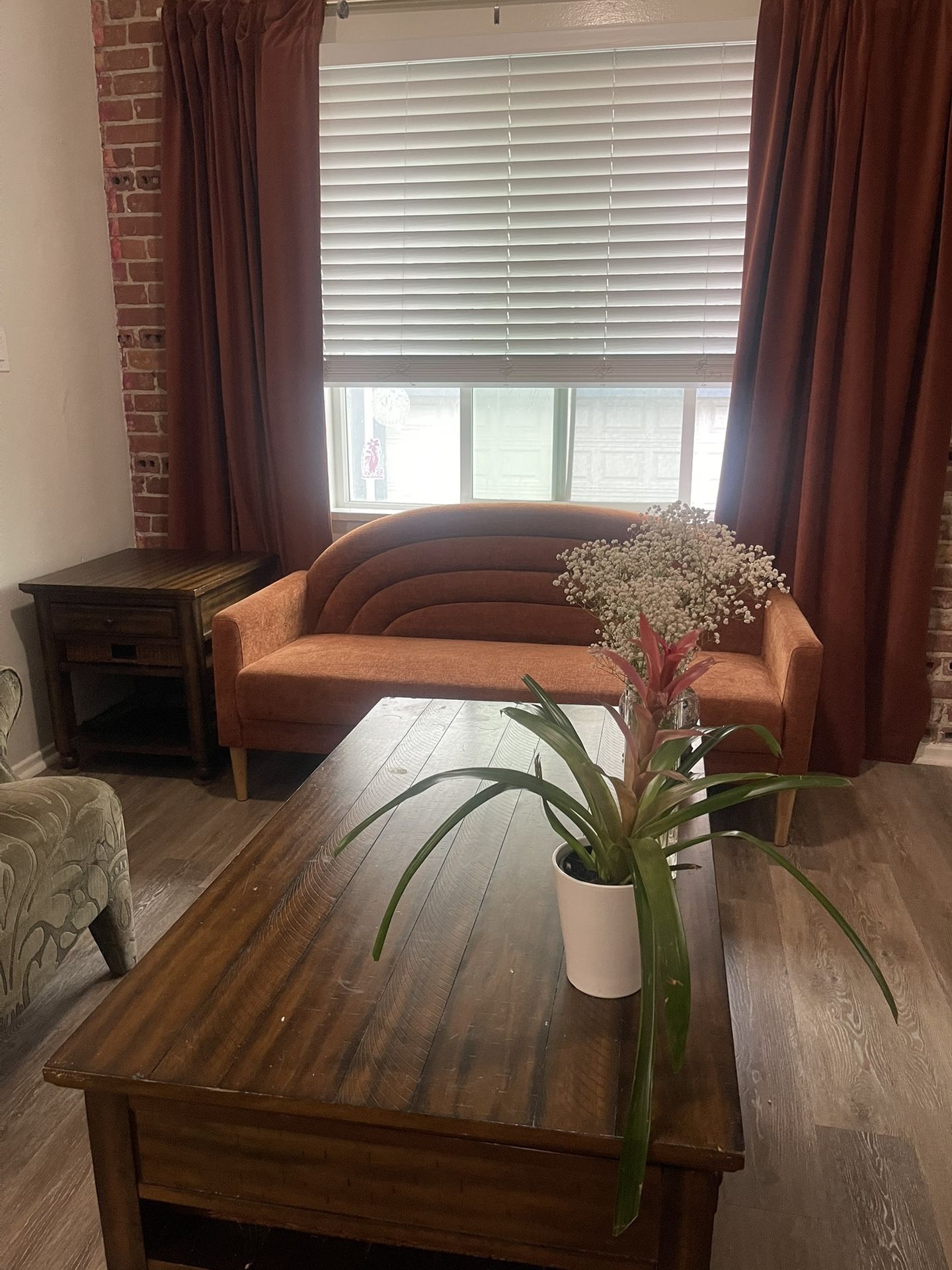 Beachy Wooden Coffee Table / Expandable Work Table + Matching End Table