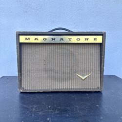 Vintage Magnatone Model 210 Tube Amplifier 