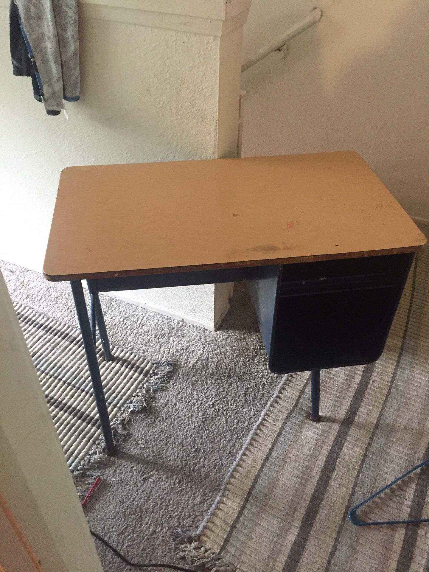 Kids desk