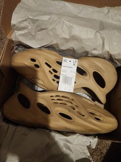 Yeezy Foam Runner Ochre Size 9