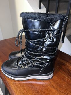 Women Insulated Faux Fur Snow Boots Size 8. Great Condition .