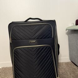 Kenneth Cole Reaction Chelsea Chevron Luggage