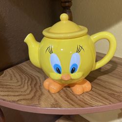Tweety Bird Vintage Ceramic Teapot 