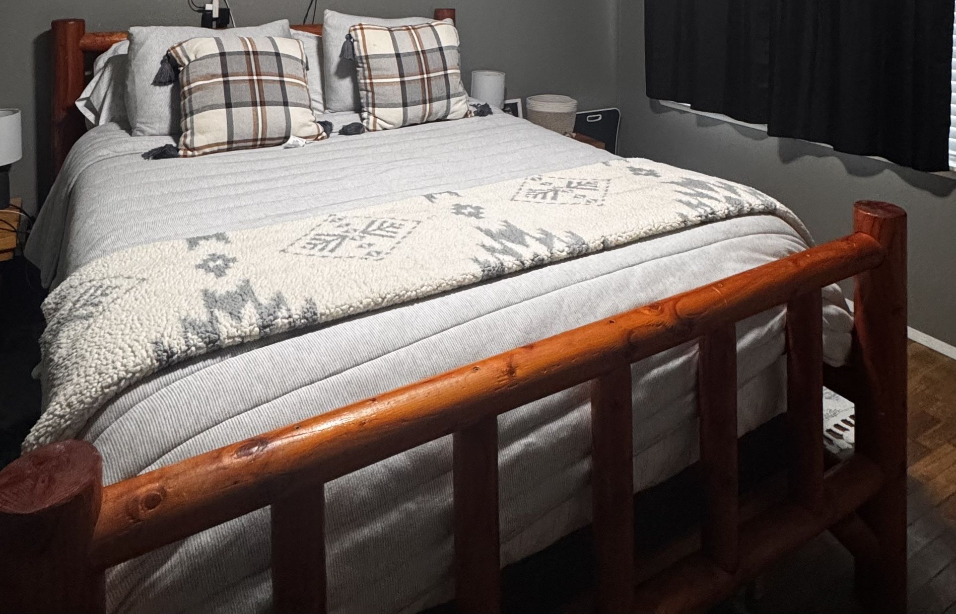 Queen Bedroom Set w/ Mattress And Box Spring