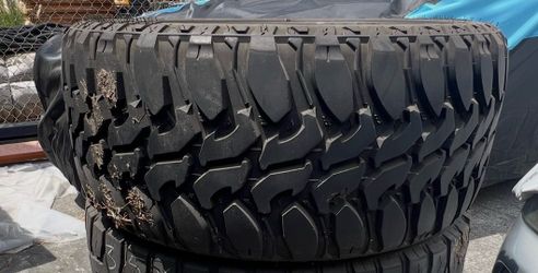 1x Used Tire Renegade R7 M/T 33x12.50R22LT