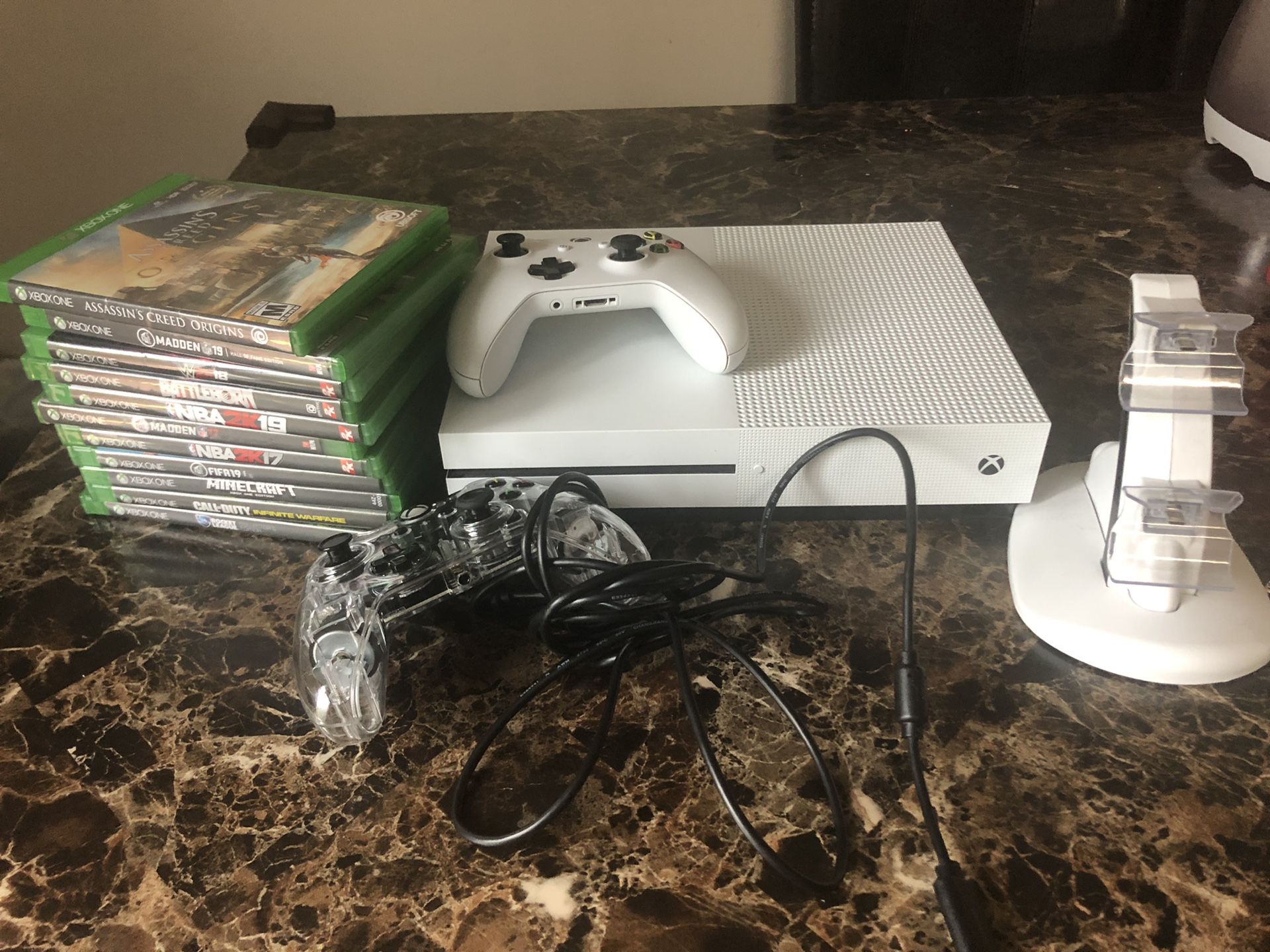 Xbox one with 11 games 2 controller and controller charger