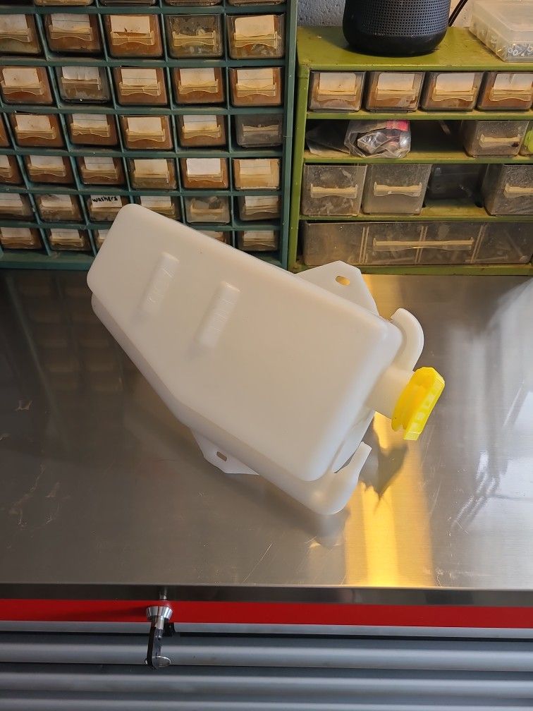 Jeep Cherokee XJ Coolant Reservoir New