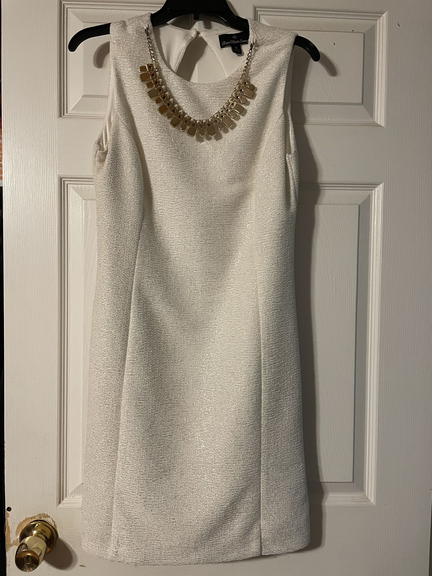Beautiful Dress Color Pearl With Gold Size 6 $10
