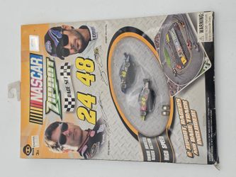 2009 WowWee NASCAR Zipbot Race Set Jeff Gordon #24 Jimmie Johnson #48 NIB