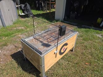 Caja china.  With rotisserie  n top grilling rack