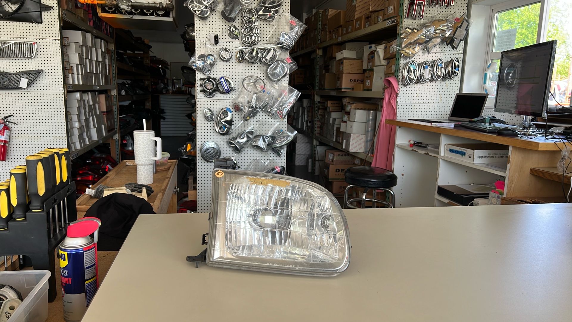 2001 To 2004 Toyota Sequoia Headlight Passenger Side Assembly #57 FE205