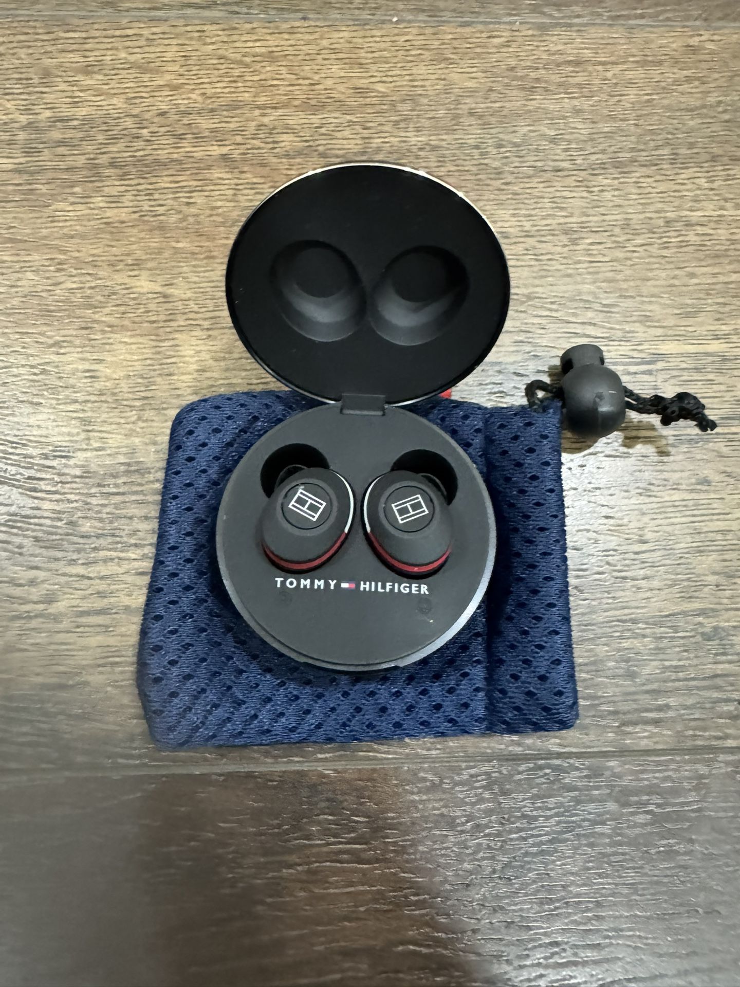 Tommy Hilfiger Bluetooth Headphones (read Description)