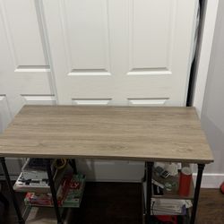 🖥️ Modern Industrial Desk for Sale – Great Condition!