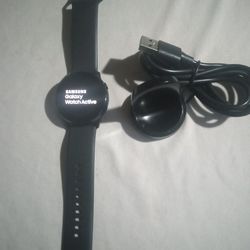 SAMSUNG GALAXY SMART WATCH WI-FI BLUETOOTH 4GB 40mm W/ CHARGER TESTED WORKING