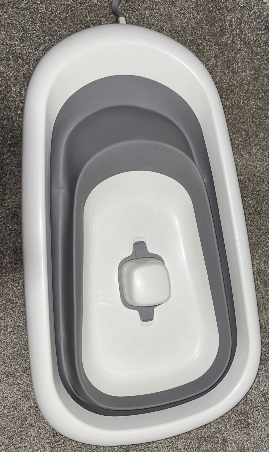 OXO Tot Splash & Store Bathtub