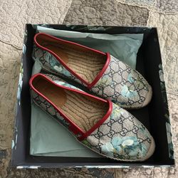 GUCCI SHOES NEVER WORN 