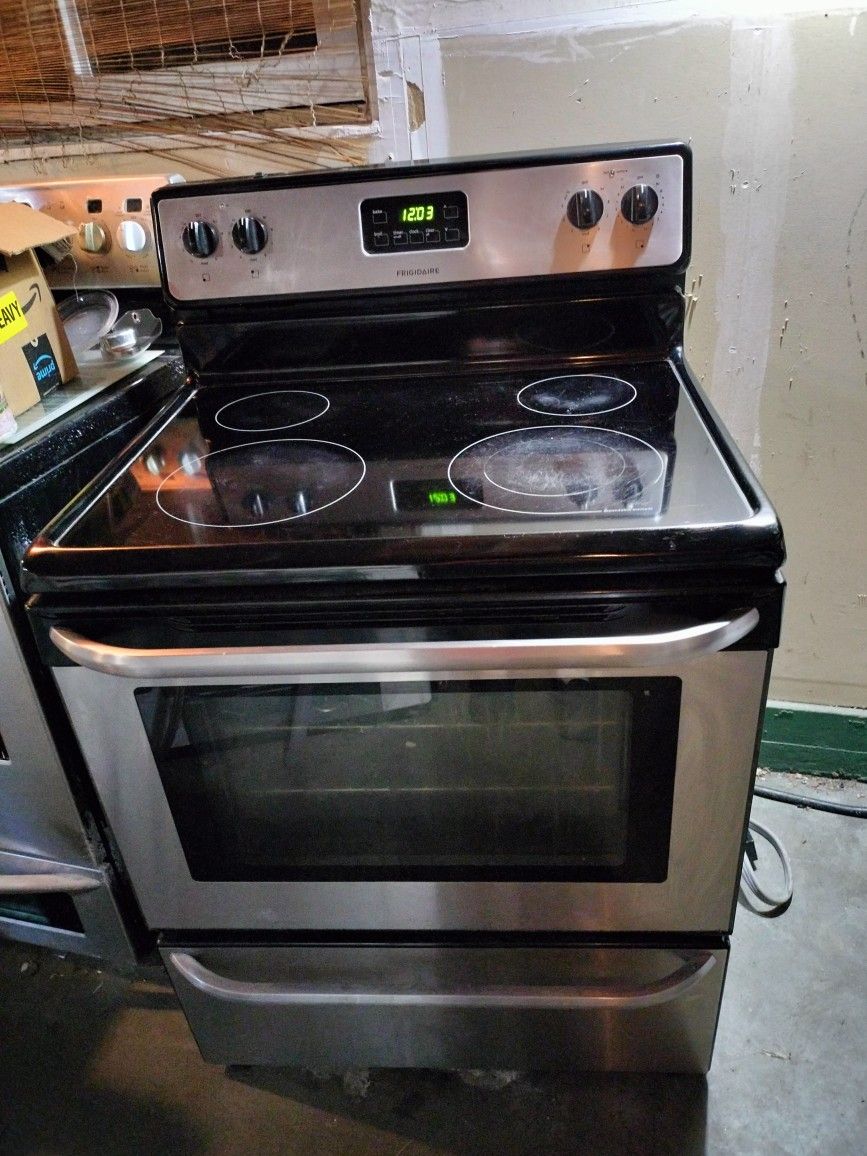 Frigidaire Stainless Glass Top Range (Stove /Oven) - Can Deliver