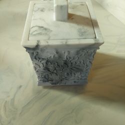 Hard Marmol Container With Lid