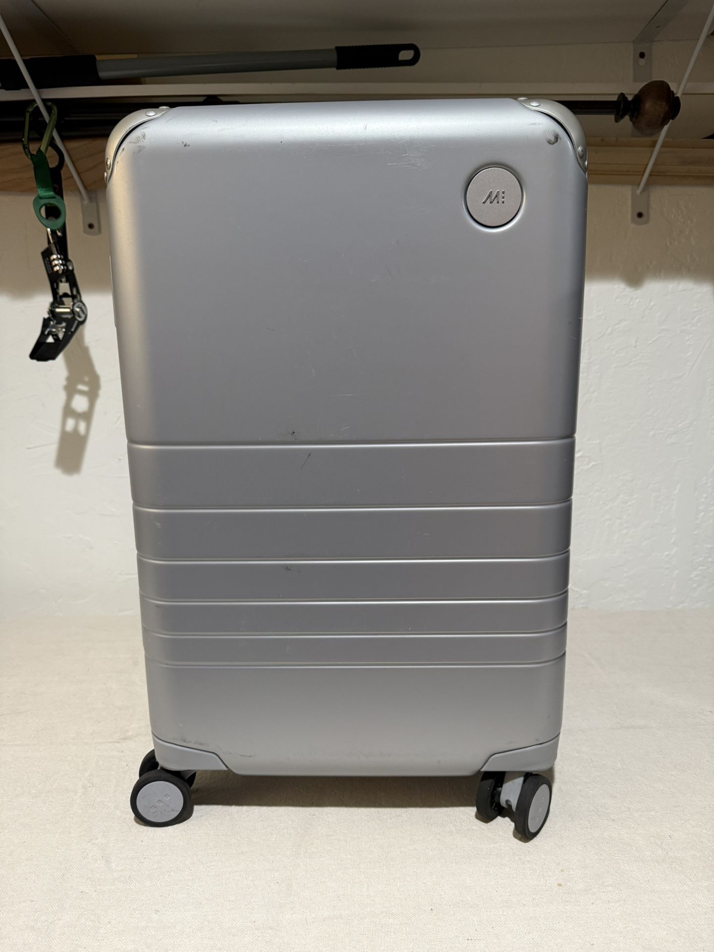 Monos Hybrid carry-on