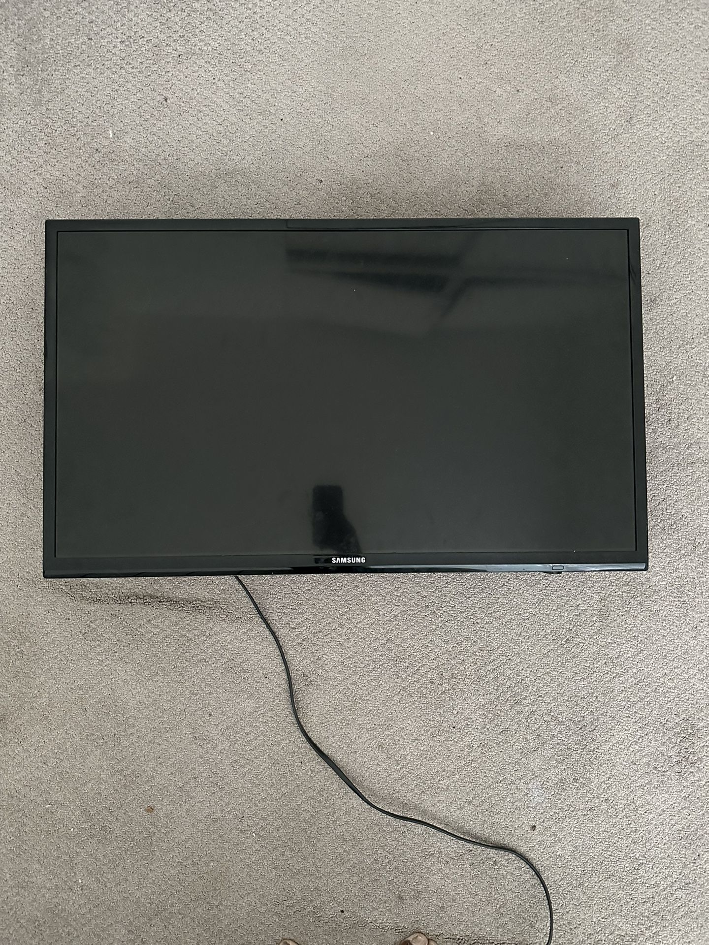 Flat Screen Samsung TV 29 X 17