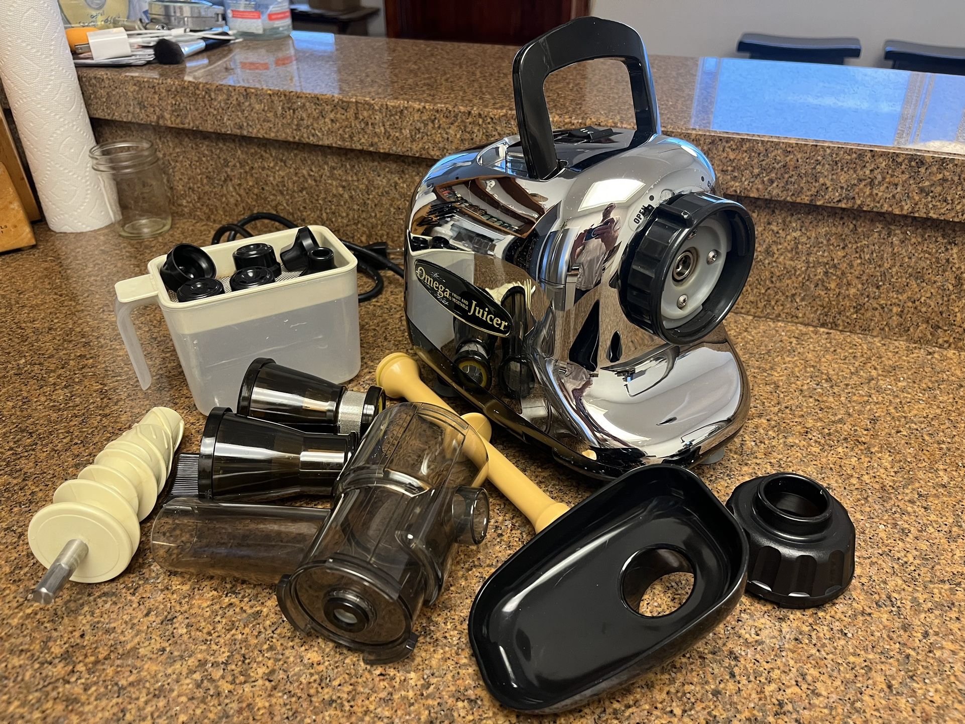 Omega Juicer 8005