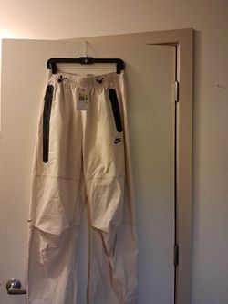 Men's Nike Sportswear Tech Woven oversized straight leg track pants size small brand new