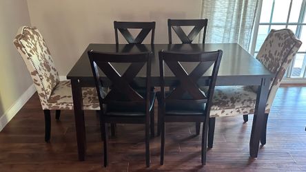 Moving sale - all furnishings must go - Dining set