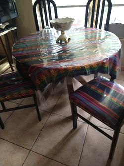 Mesa y 4 sillas