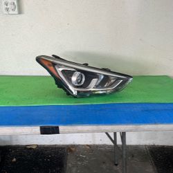 2017 2018 Hyundai Santa Fe Sport Right Passenger Side Halogen headlight OEM