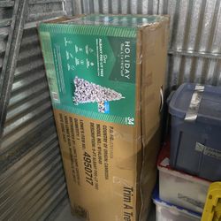 Pre Lit Albany 9 Ft Christmas Tree