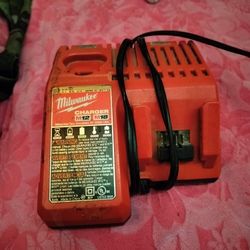 MILWAUKEE DRILL/DRIVER WITH 12v BATTERY & HAMMER DRILL DRIVER WITH 18V BATTERY 