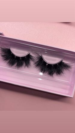 Lashes ! I ship everywhere lady’s 💕.  Good quality !