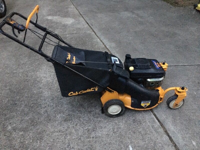 Cub Cadet SRC 621 Self Propelled Mower with Swivel Wheels