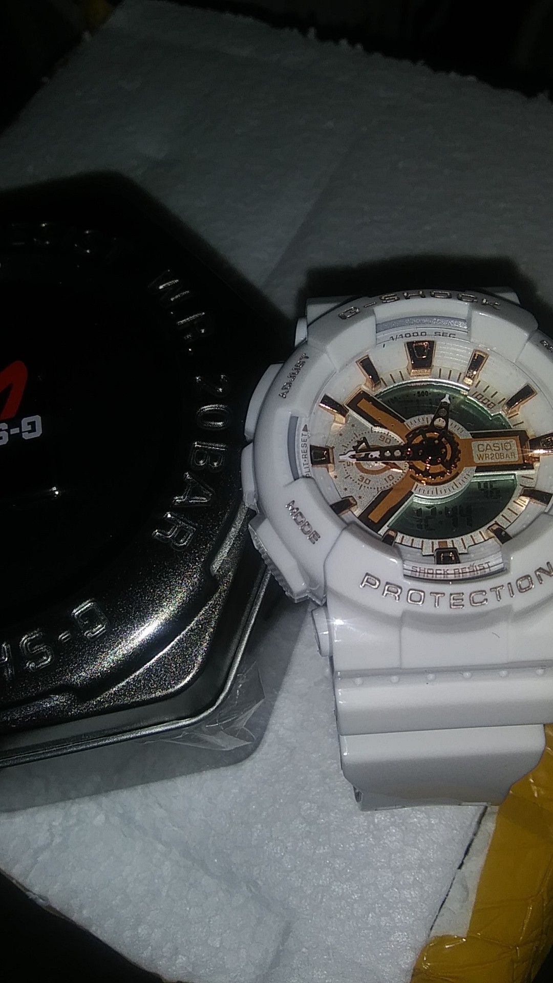 G shock watch with case