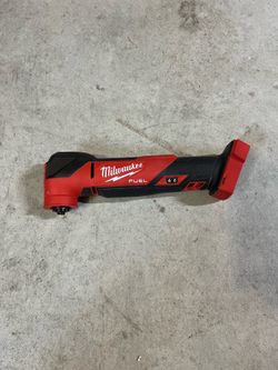 Milwaukee M18 FUEL 18V Lithium-Ion Cordless Brushless Oscillating Multi-Tool (Battery Not Included)