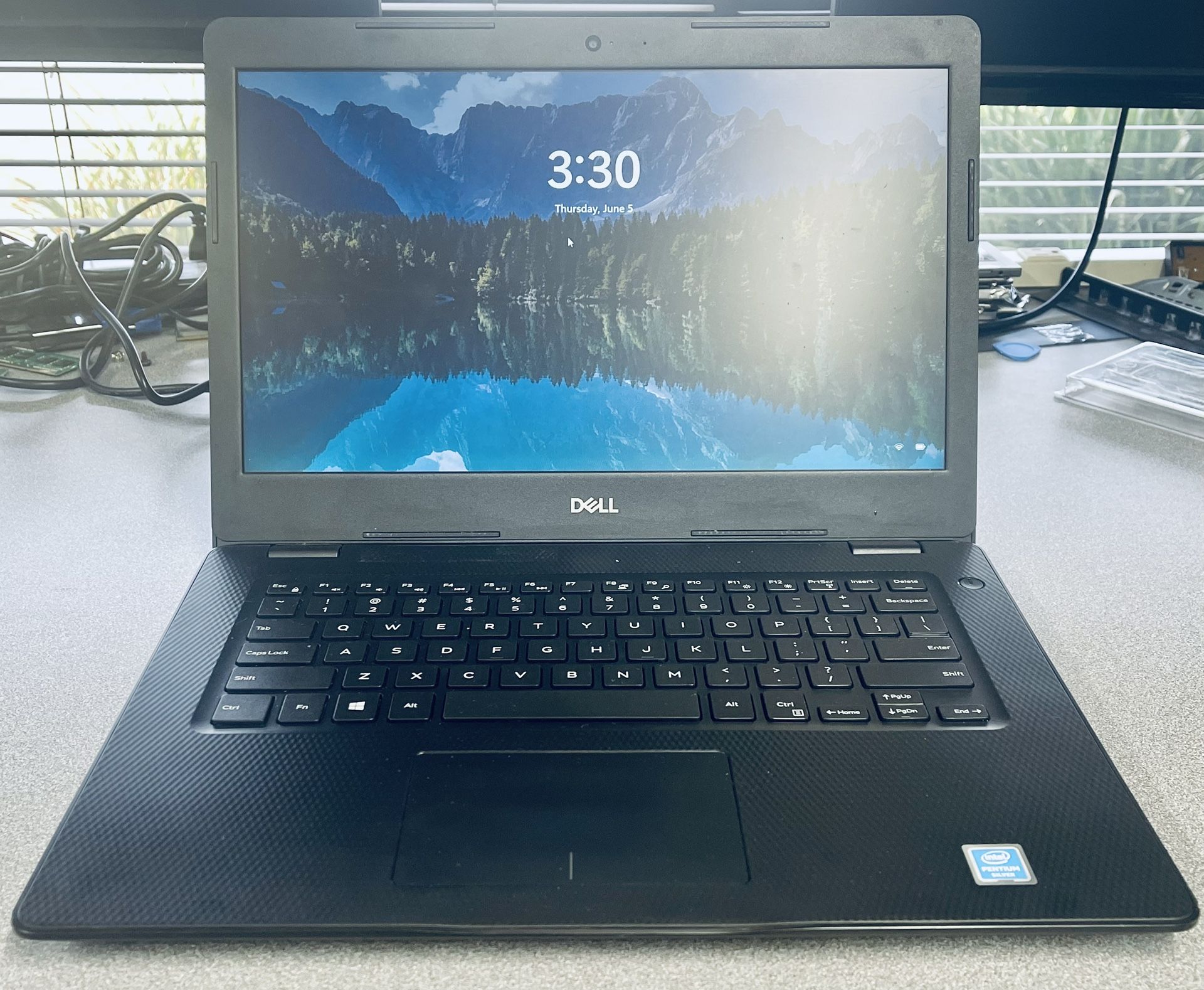 Dell Inspiron 3482 Laptop with Charger - Windows 11 Pro