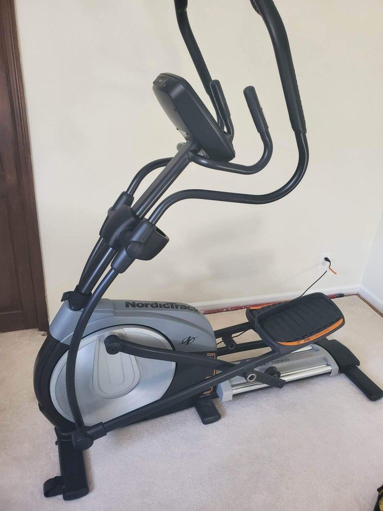 NORDICTRACK E8.7 ELLIPTICAL MACHINE ( LIKE NEW / EXCELLENT CONDITION