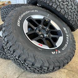 NEW 2023 Jeep Wrangler Rubicon Wheels BFGoodrich KO2 LT285/70R17