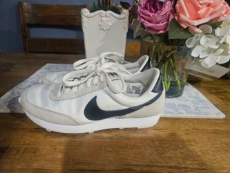 Nike women's daybreak 7.5 shoes