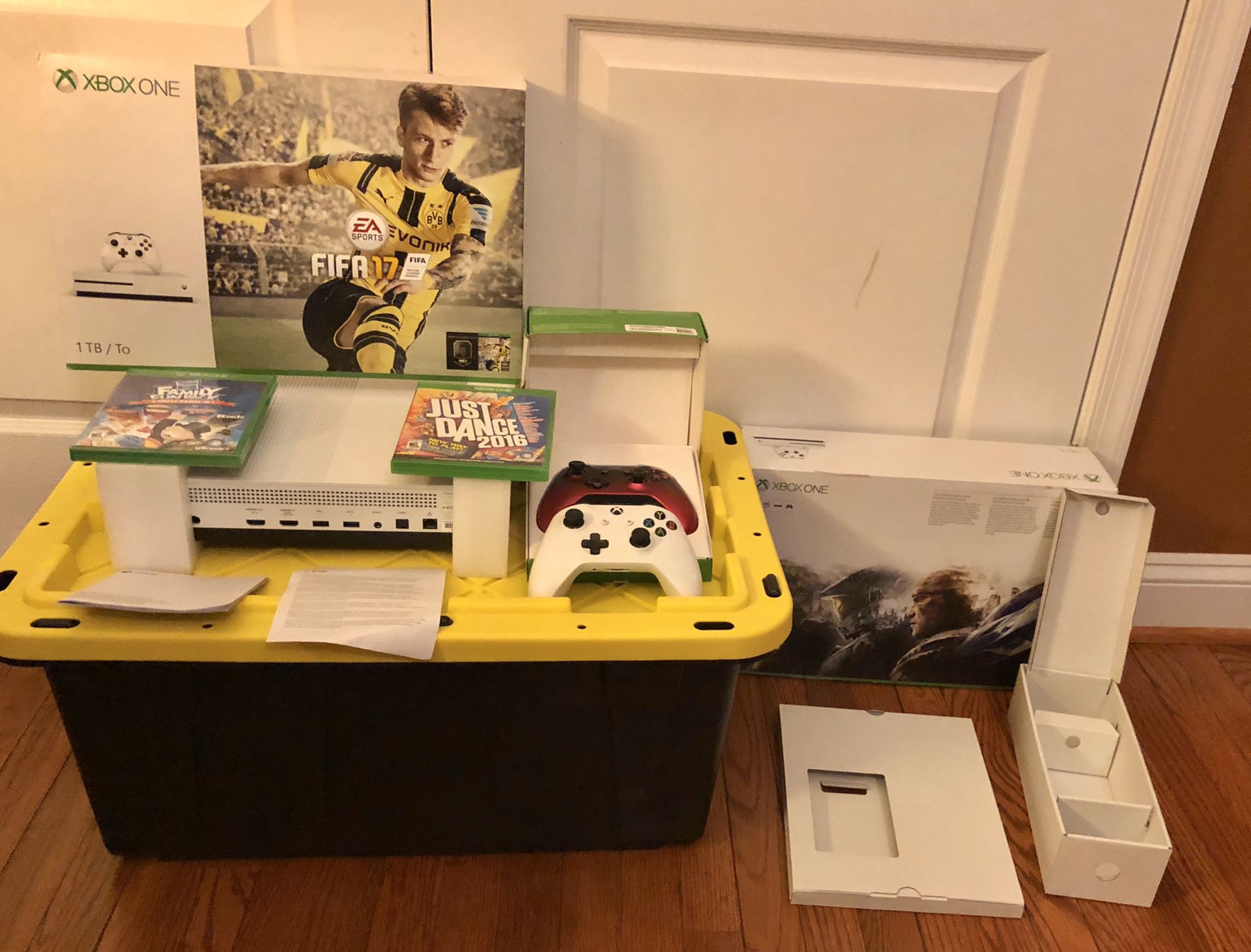 Microsoft XBOX ONE S 1TB / To Console (White) with FIFA 17 Rare Players Pack FIFA 17